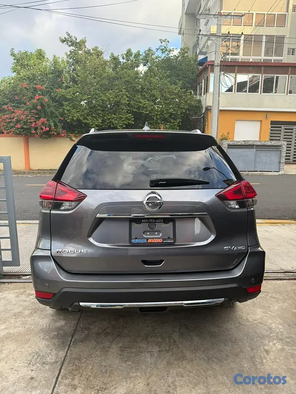 jeepetas y camionetas - Nissan Rogue SV 2020 4