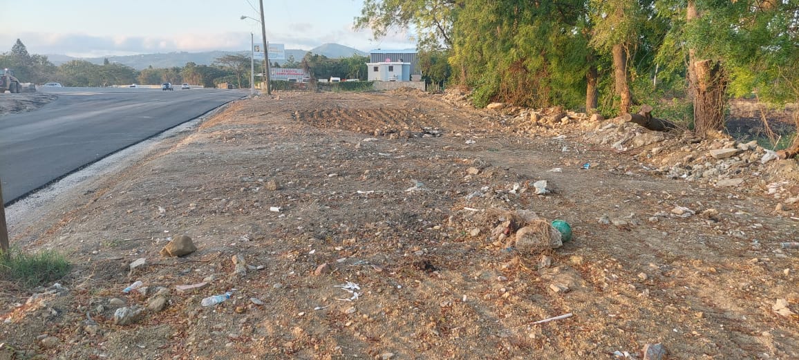 solares y terrenos - Terreno con 1,630 Mts2 en Av. Circunvalacion Norte 5