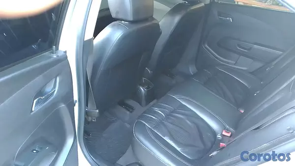 carros - Chevrolet Sonic  6