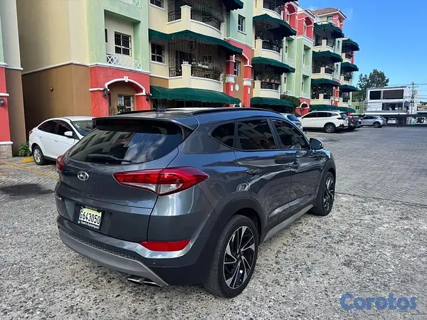 jeepetas y camionetas - Hyunda tucson 4*2 año 2017 9
