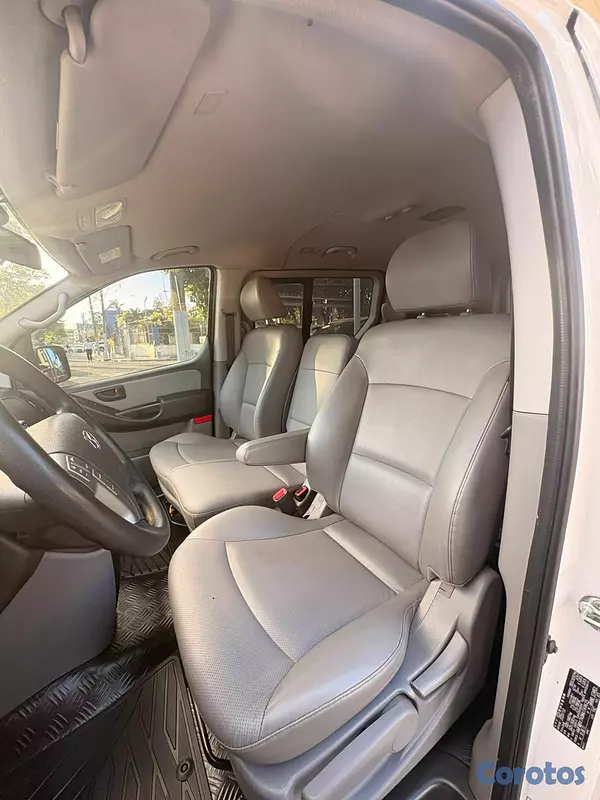 jeepetas y camionetas - 2021 Hyundai Grand Starex 12 Pasajeros 9