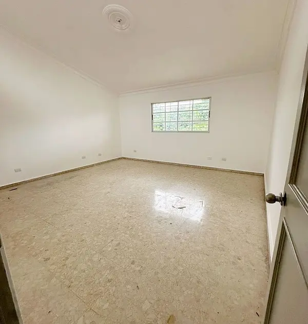 casas - Propiedad comercial céntrica  3