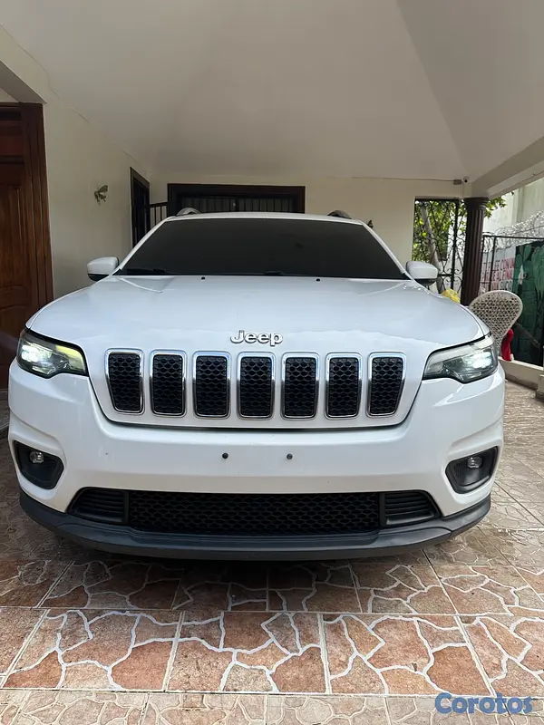 jeepetas y camionetas - VENDO JEEP CHEROKEE LATITUDE 2019 4x4  6