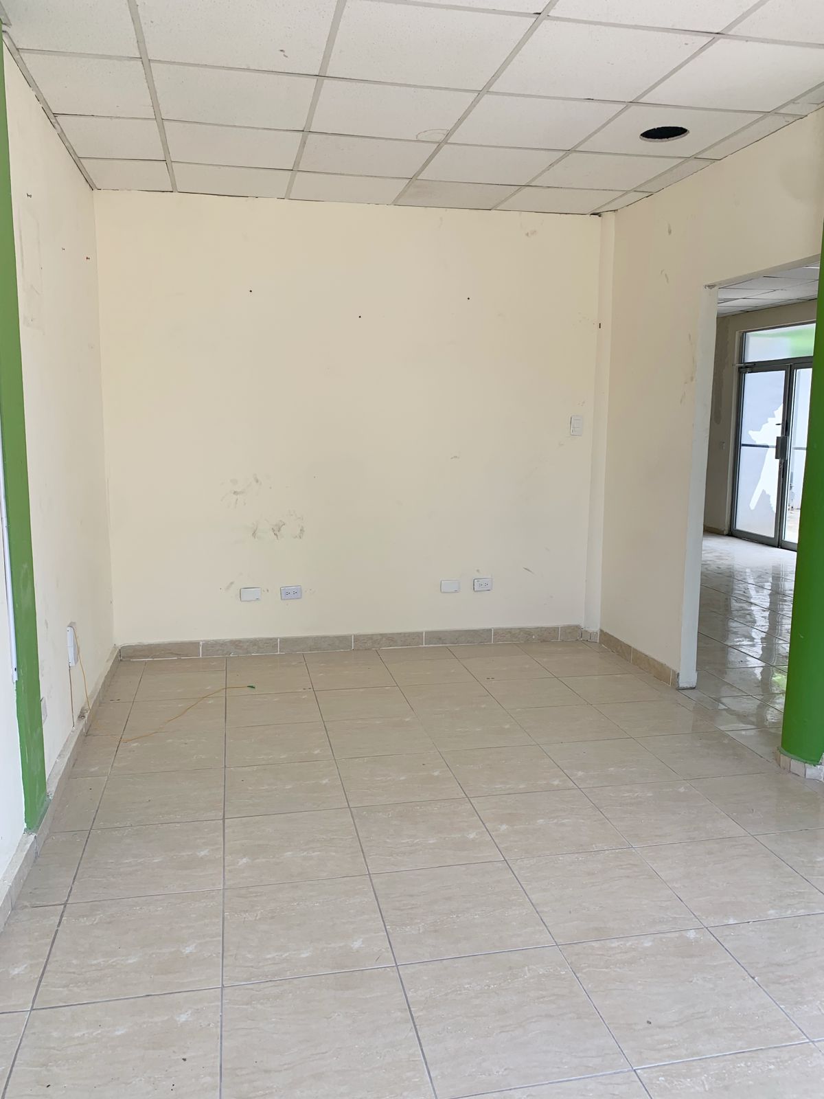 oficinas y locales comerciales - Alquiler local esquinero en Gazcue  4