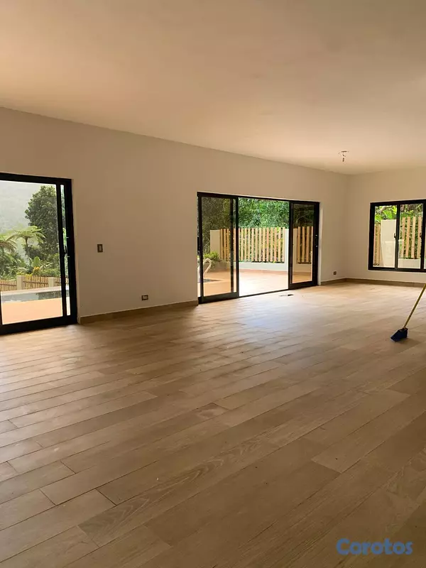 casas - Villa Exclusiva en La Colonia | Vive Rodeado de Na 10