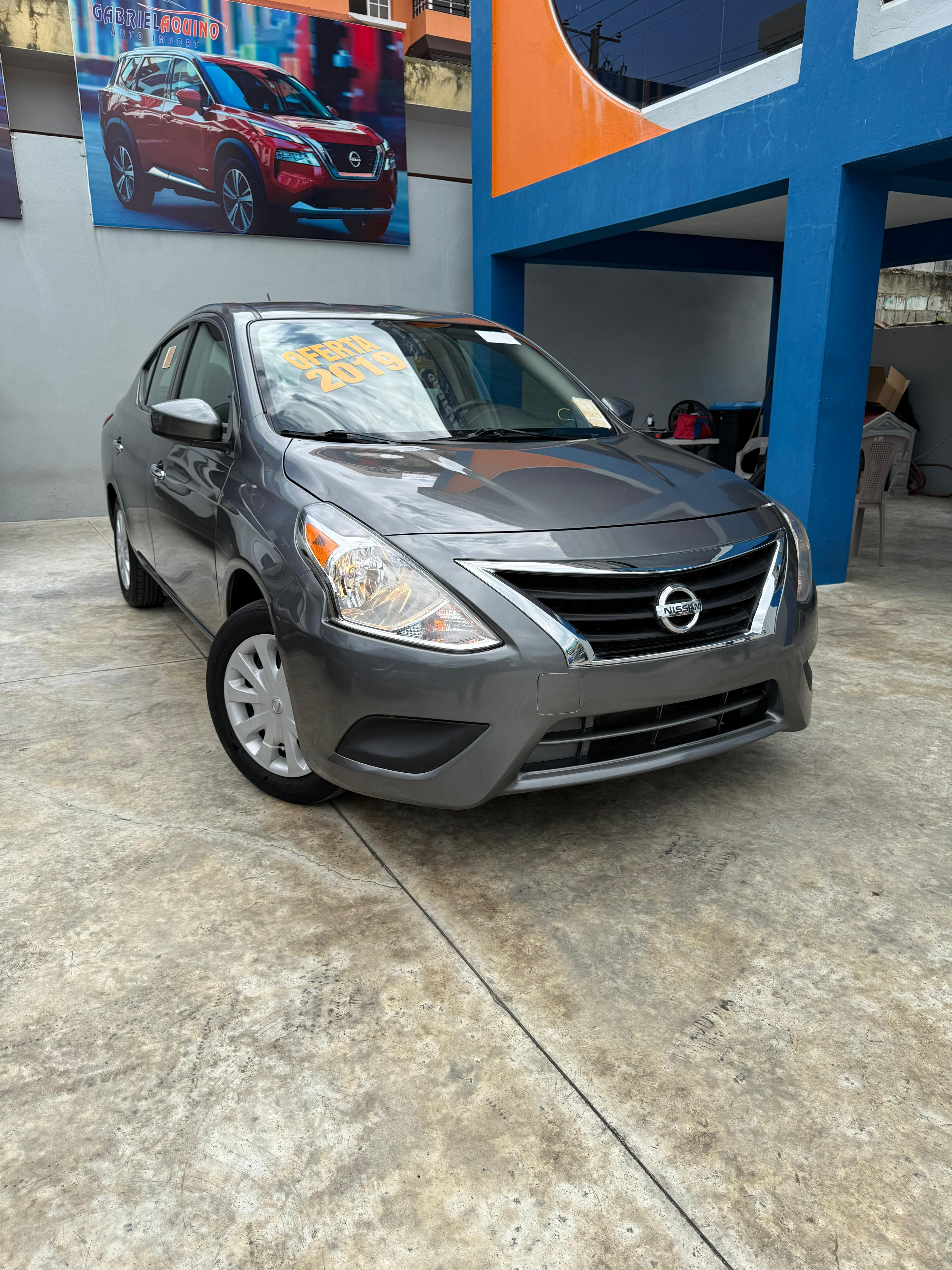 carros - nissan versa sv  1