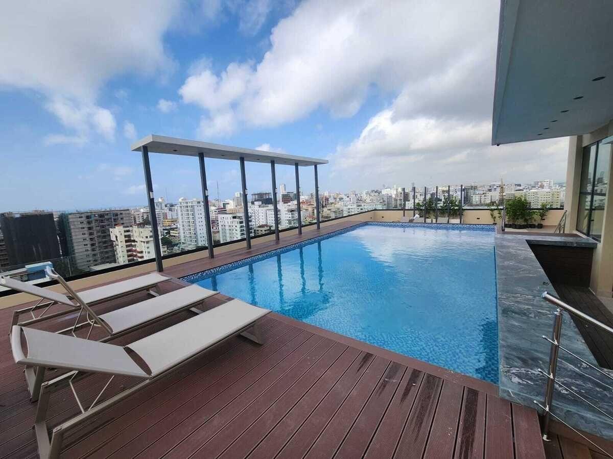apartamentos - Se vende Apartamento Evaristo Morales, Torre con Piscina 0