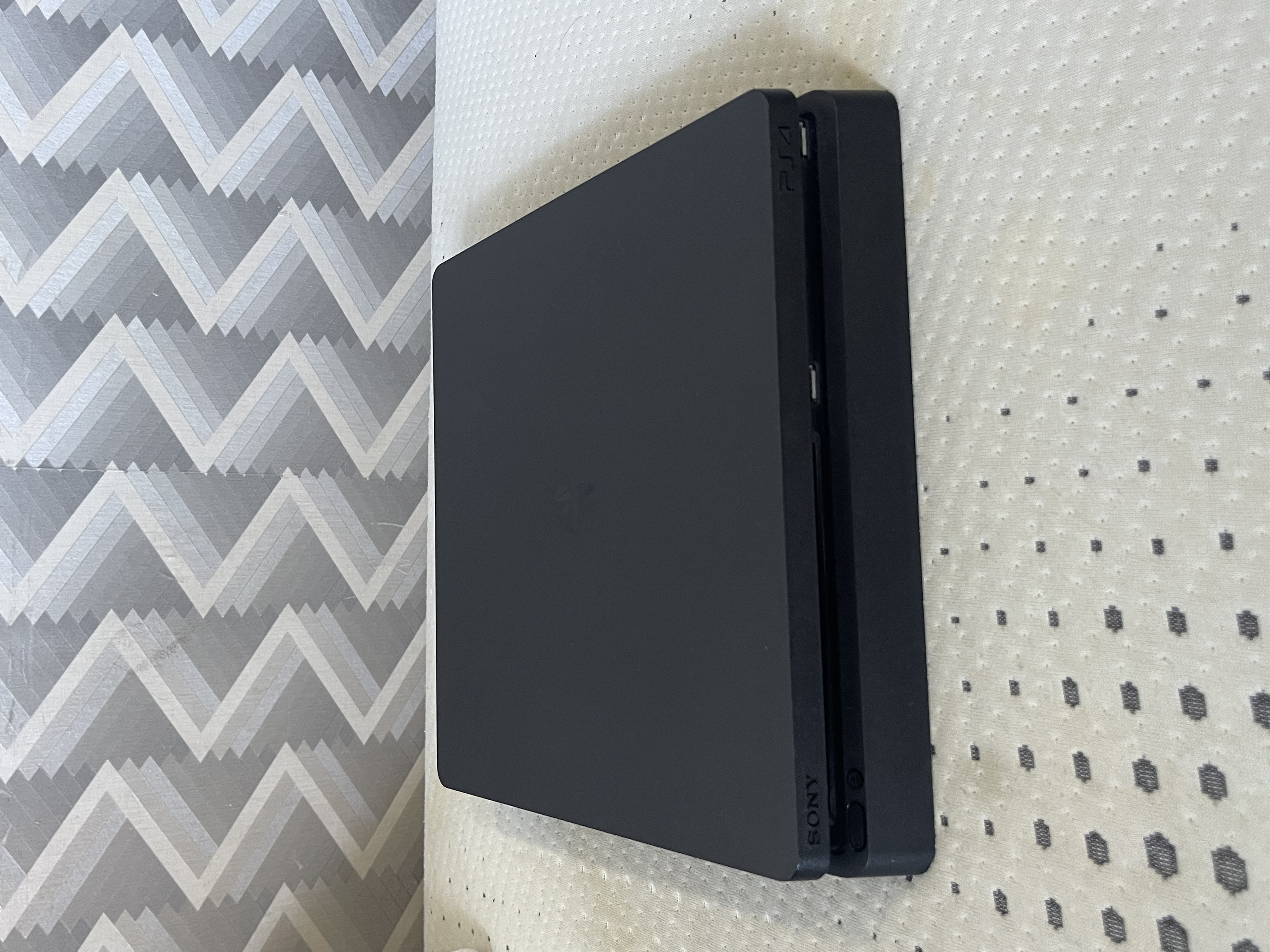 consolas y videojuegos - Ps4 Slim



 1