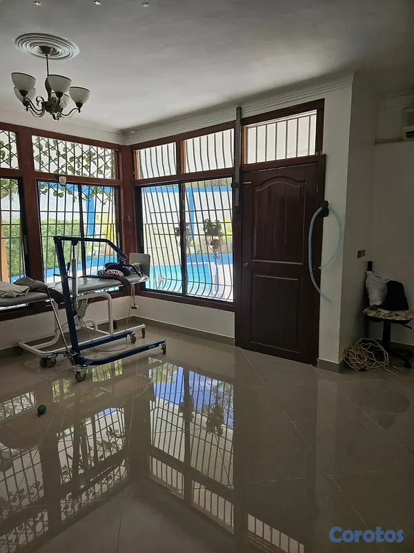 casas - Amplia casa con piscina 2