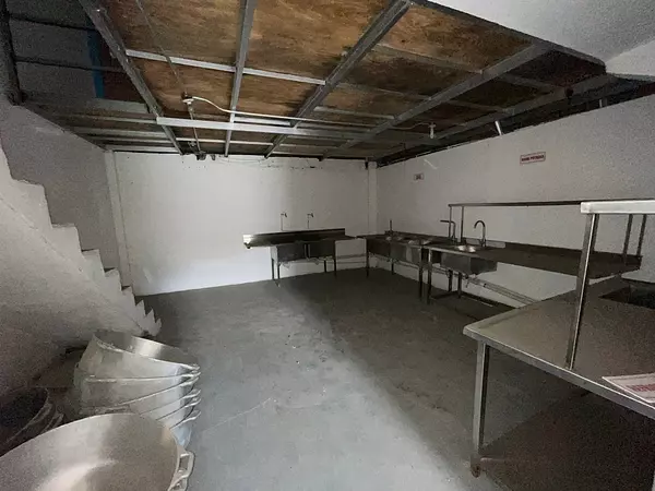 oficinas y locales comerciales - Se vende Local en Brisas de La Charles 7