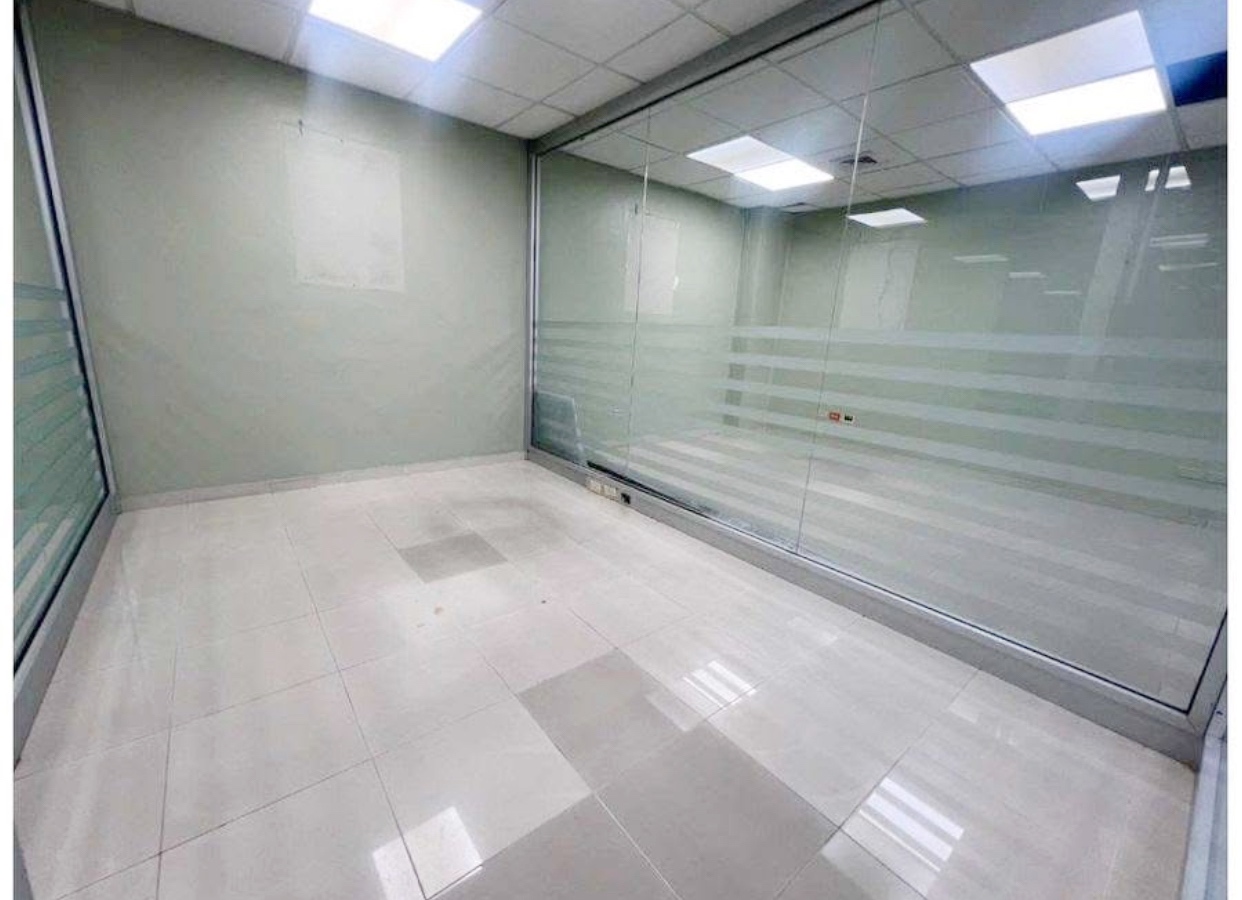 oficinas y locales comerciales - Local céntrico en Piantini 1