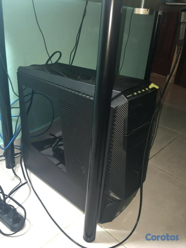 computadoras y laptops - PC Gaming Desktop con poco uso! 4
