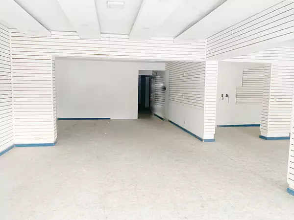 oficinas y locales comerciales - Local céntrico en primer nivel  7