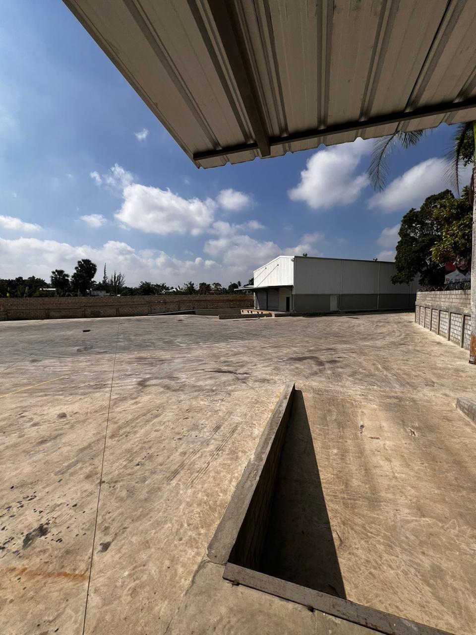 oficinas y locales comerciales - Nave Industrial proxima Autopista Duarte 2