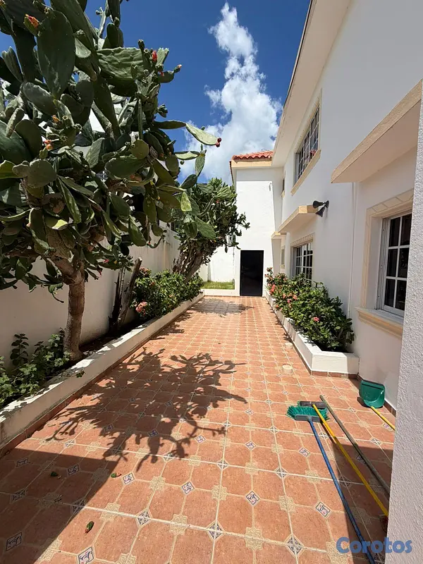 casas - Exclusiva Residencia en Baní | Piscina, Jardines y Amplios Espacios 17