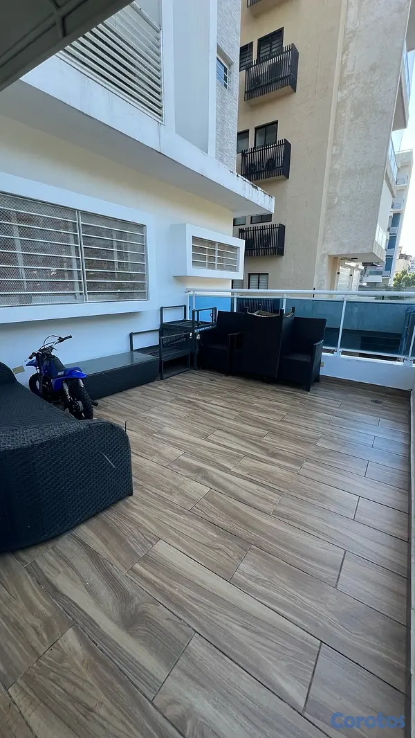 apartamentos - Amplio apartamento con terraza 
de dos habitaciones 
 
 8