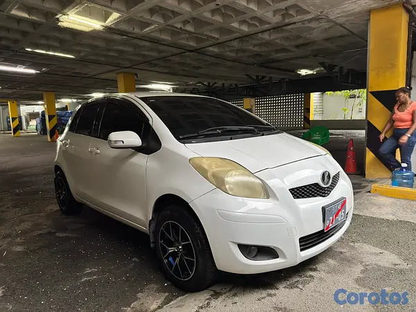 carros - Toyota Vitz 2011  6