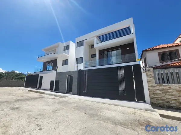 casas - venta de espectacular casa con piscina en la autopista de san isidro  4