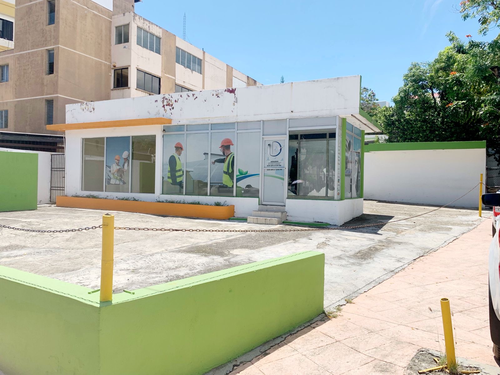 oficinas y locales comerciales - Alquiler local esquinero en Gazcue  8