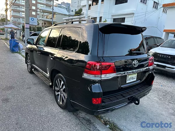 jeepetas y camionetas - Toyota Land Cruiser VX-R año 2017  7