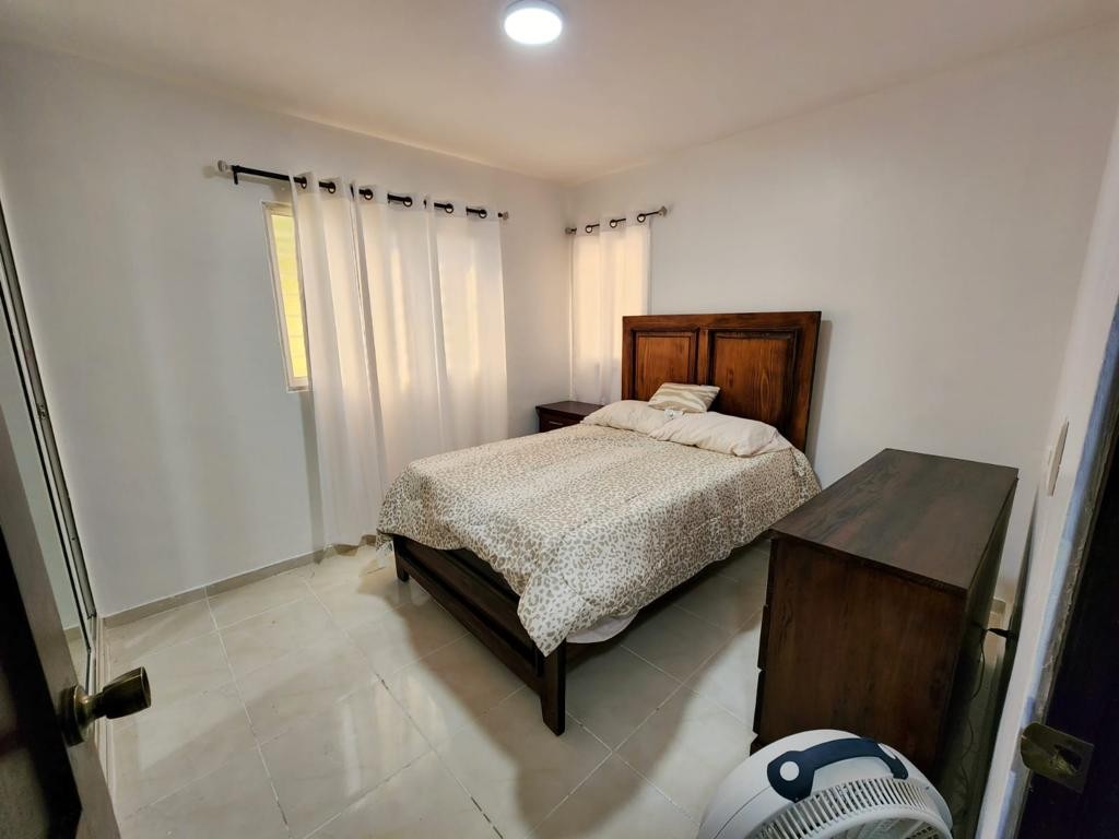 apartamentos - Vendo Oportunidad Apartamento, 4to. Piso con Terraza, Residencial en Alameda  8