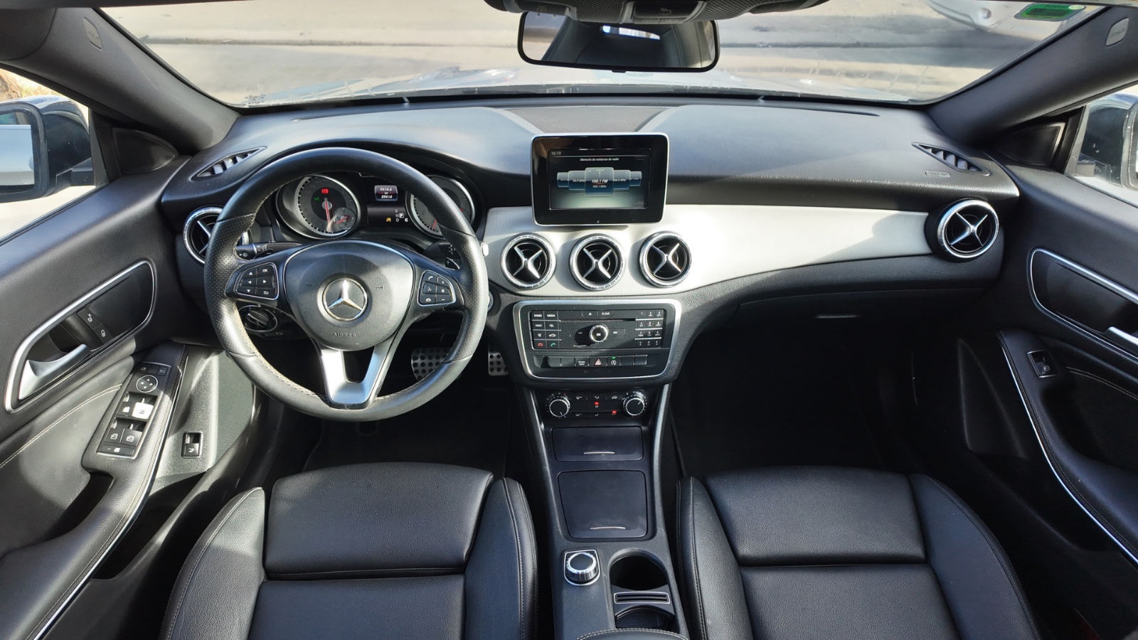 carros - MERCEDES BENZ CLASE CLA 180  5