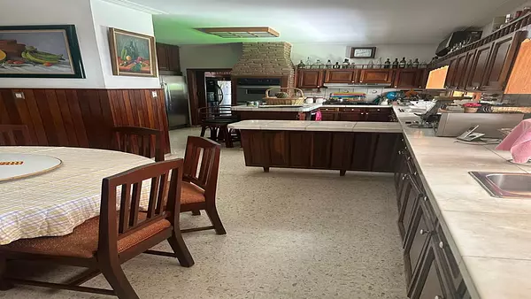 casas - Venta amplia casa con terreno de 2,100m2 10