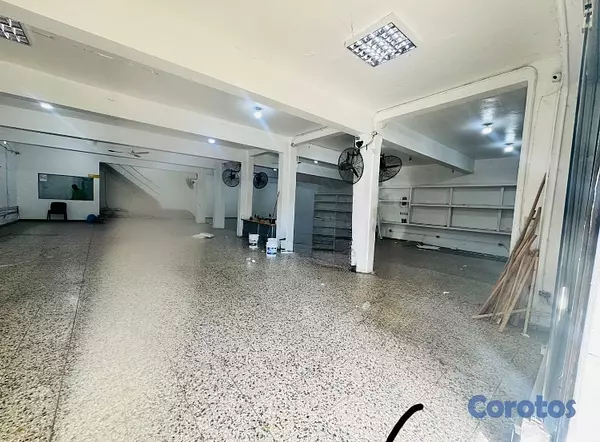 oficinas y locales comerciales - se alquila local  4