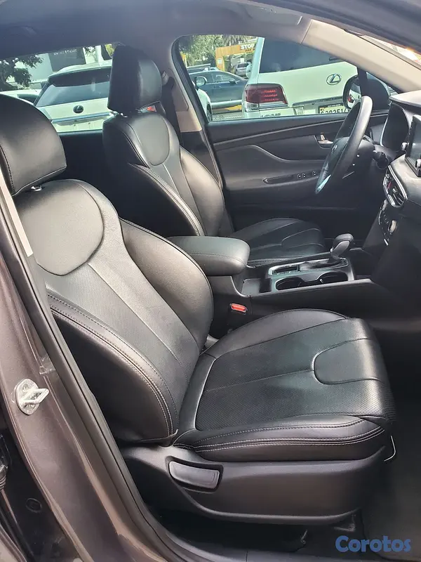 jeepetas y camionetas - Hyundai Santa Fe SE 2020 7
