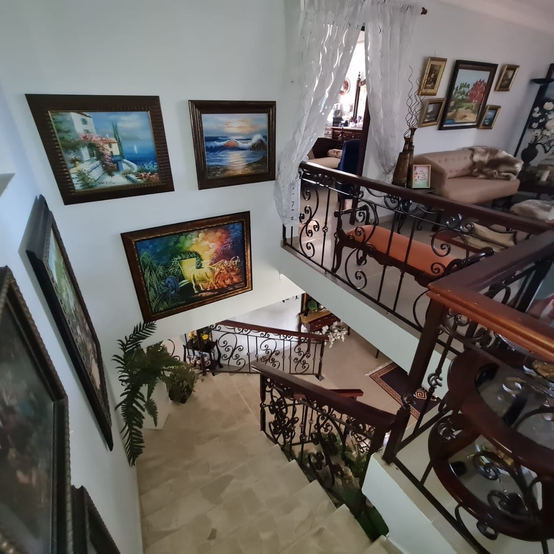 apartamentos - *Vendo pent house de 3 niveles en Alma Rosa 1ra*  *360m2   10.5 millones* 3