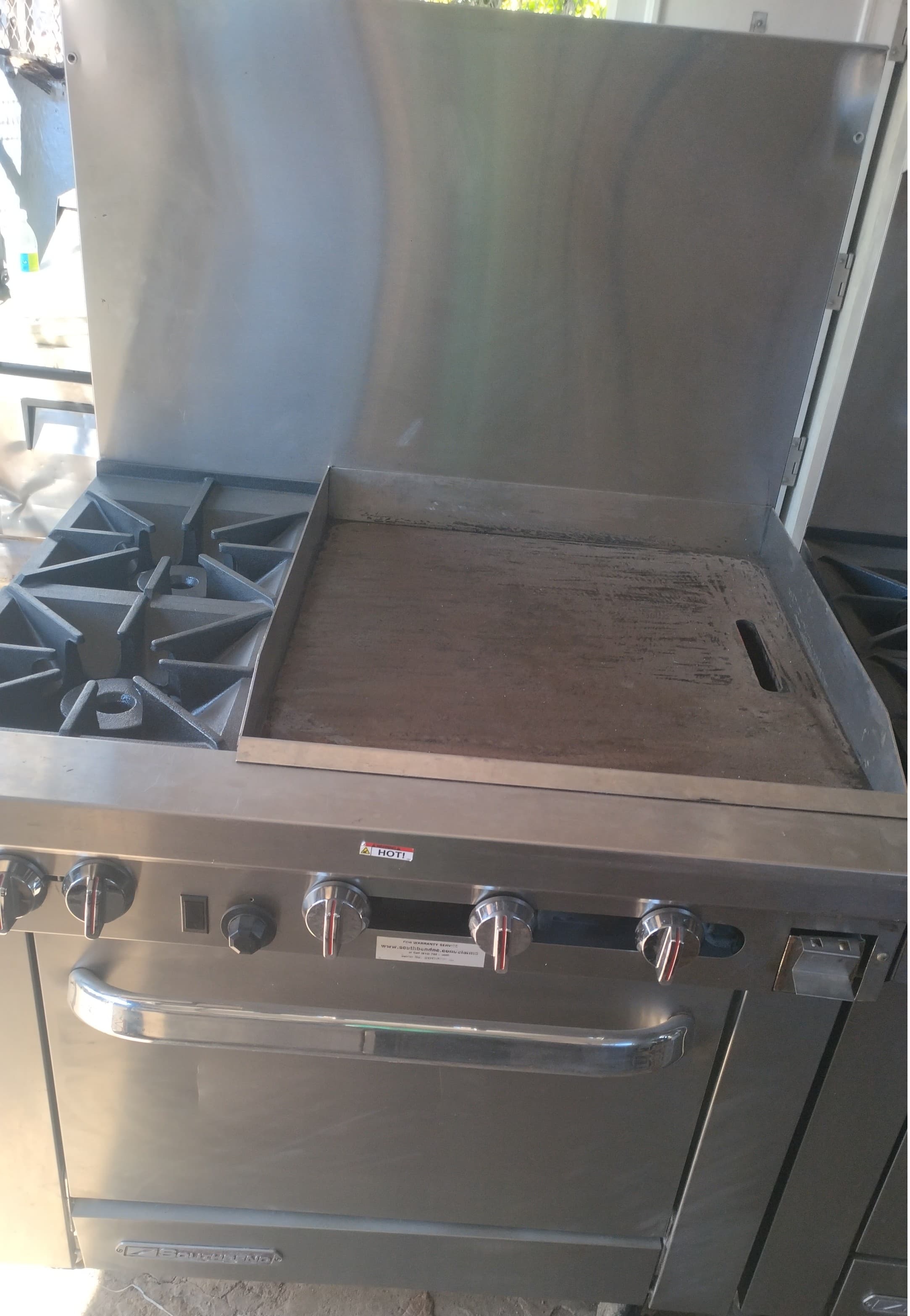 equipos profesionales - Estufa con 2 hornillas, plancha de 24 pulgadas y horno