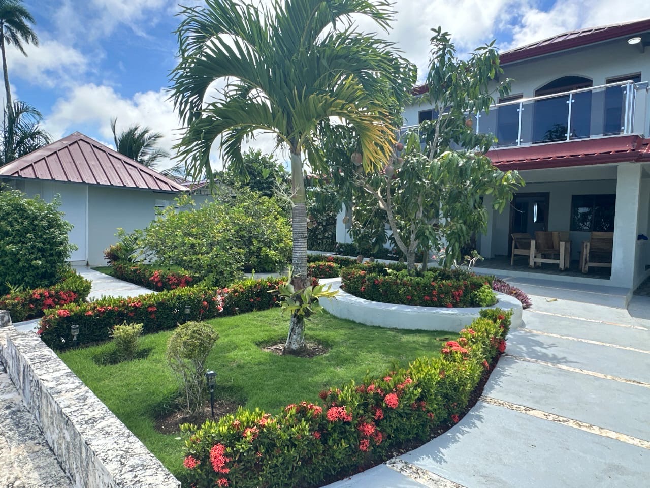 casas - casa vacacional de dos niveles en amplio terreno en Cabrera nagua vista al mar 3
