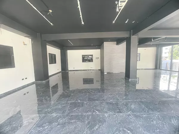 oficinas y locales comerciales - Alquiler local en Primer nivel 4