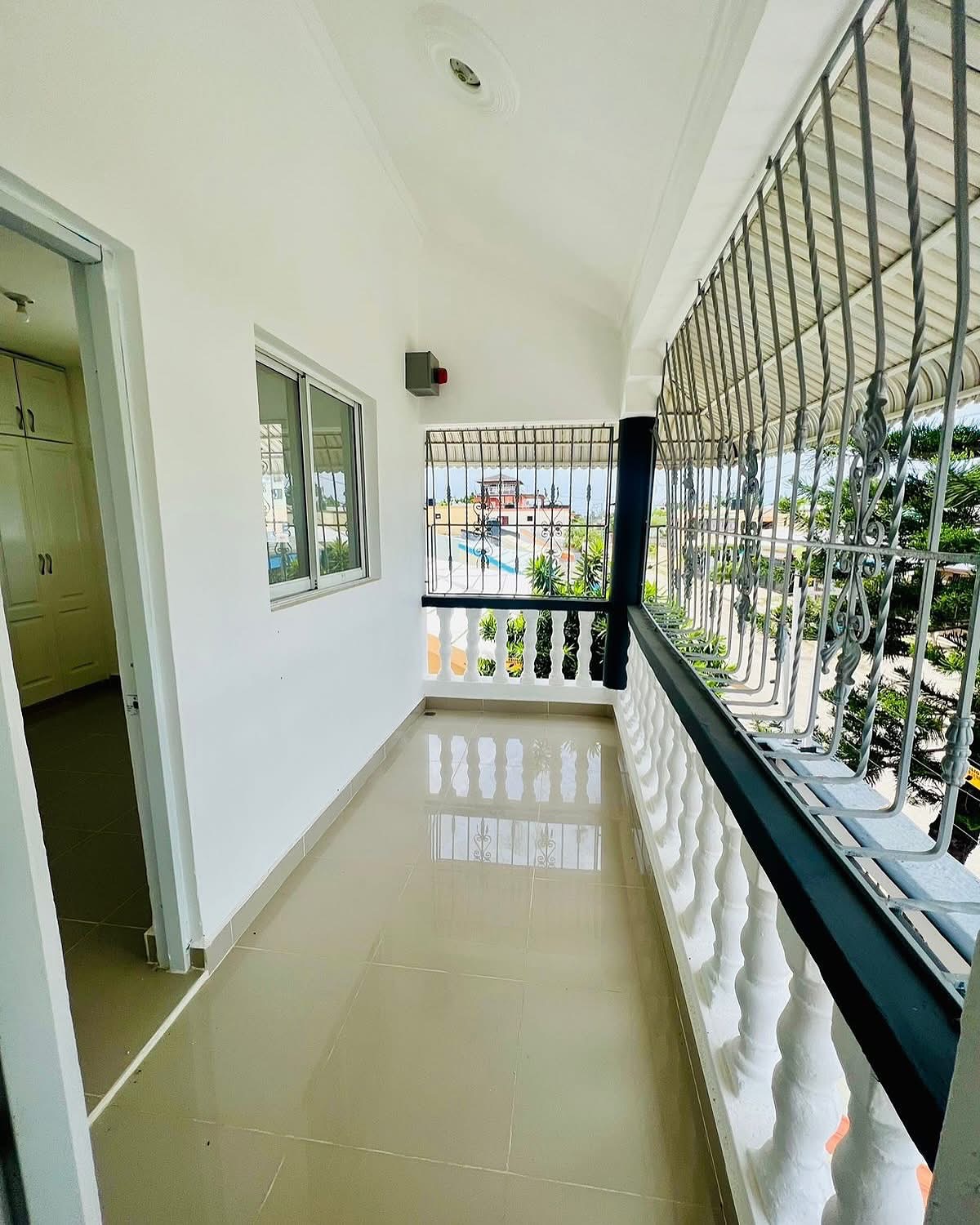 casas - Casa de 2 Niveles con 3 Habitaciones  9