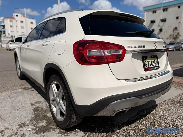jeepetas y camionetas - Mercedes Benz GLA250 4Matic 2018 3
