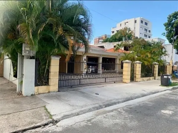 oficinas y locales comerciales - Propiedad  comercial naco 2