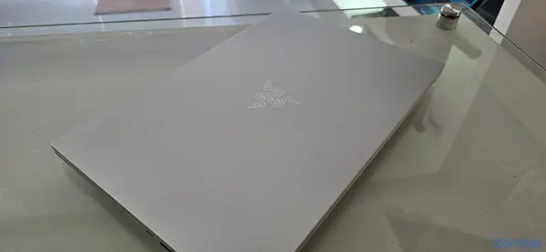 computadoras y laptops - Razer blade Blanca 15 Pulg Core i7 Ram 24gb Disco 512gb SSD Nvidea Rtx 2060 6gb  4