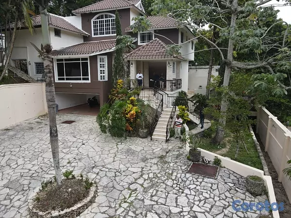 casas - Impresionante residencia en venta o renta en Altos 3