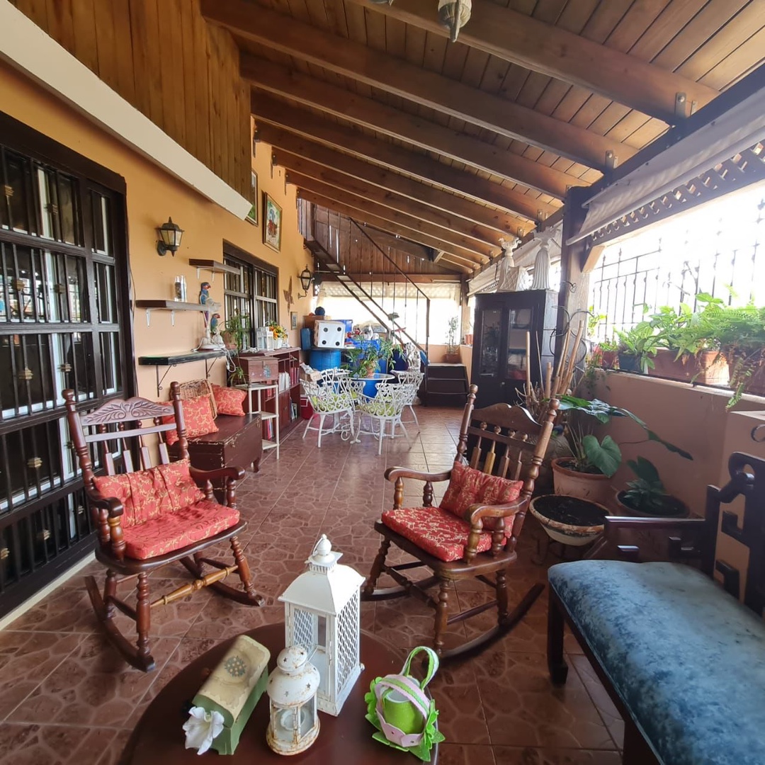 apartamentos - *Vendo pent house de 3 niveles en Alma Rosa 1ra*  *360m2   10.5 millones* 0