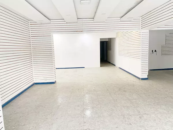 oficinas y locales comerciales - Local céntrico en primer nivel  8