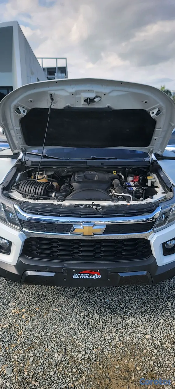 jeepetas y camionetas - CHEVROLET COLORADO D/C LTZ DIESEL 2024 9