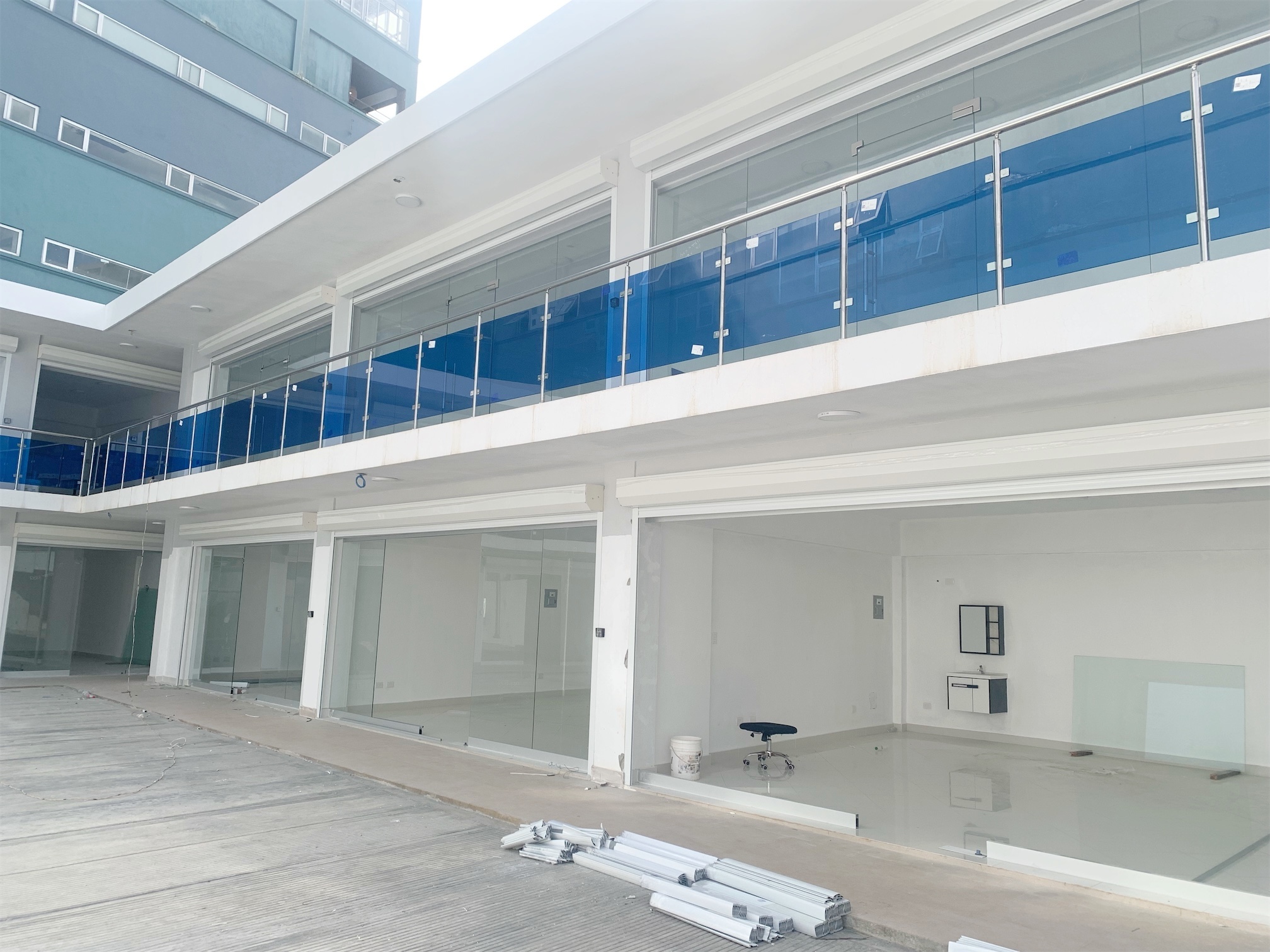 oficinas y locales comerciales - Local comercial en bella vista  2