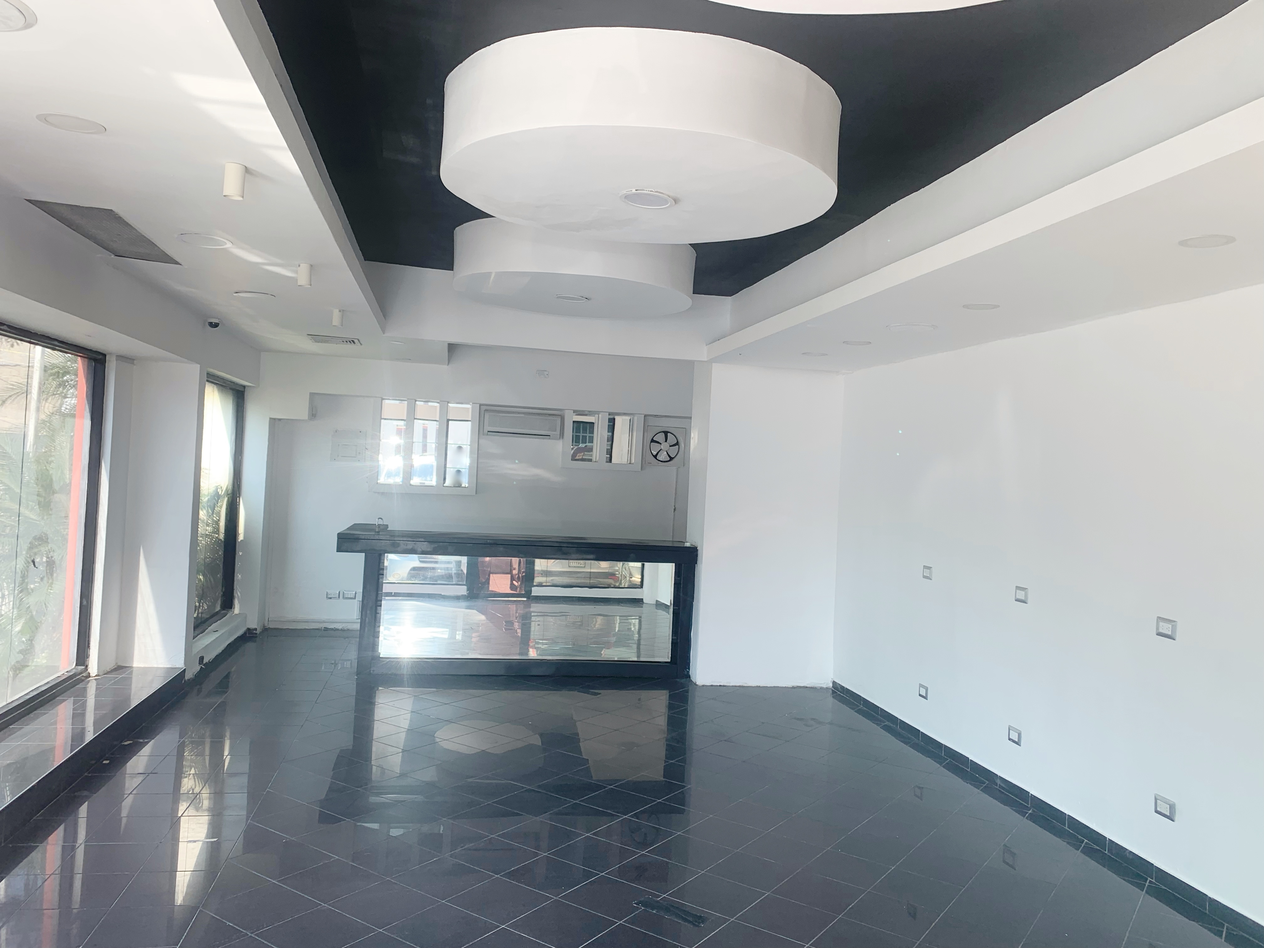 oficinas y locales comerciales - Local céntrico primer nivel  2