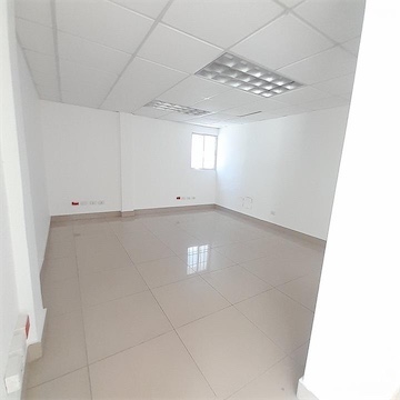 oficinas y locales comerciales - Local en la Esperilla céntrico y amplio  9