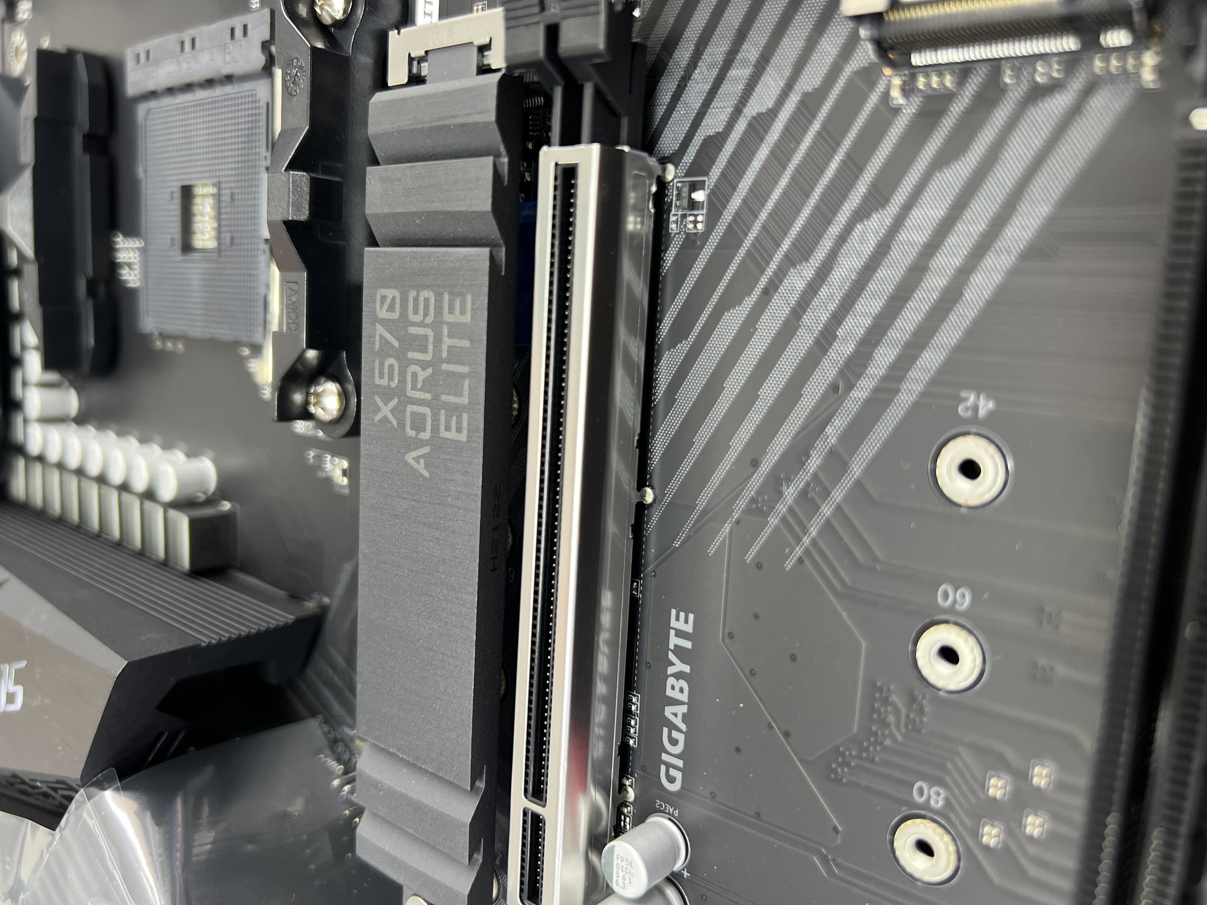 computadoras y laptops - moder board aorus x570 4