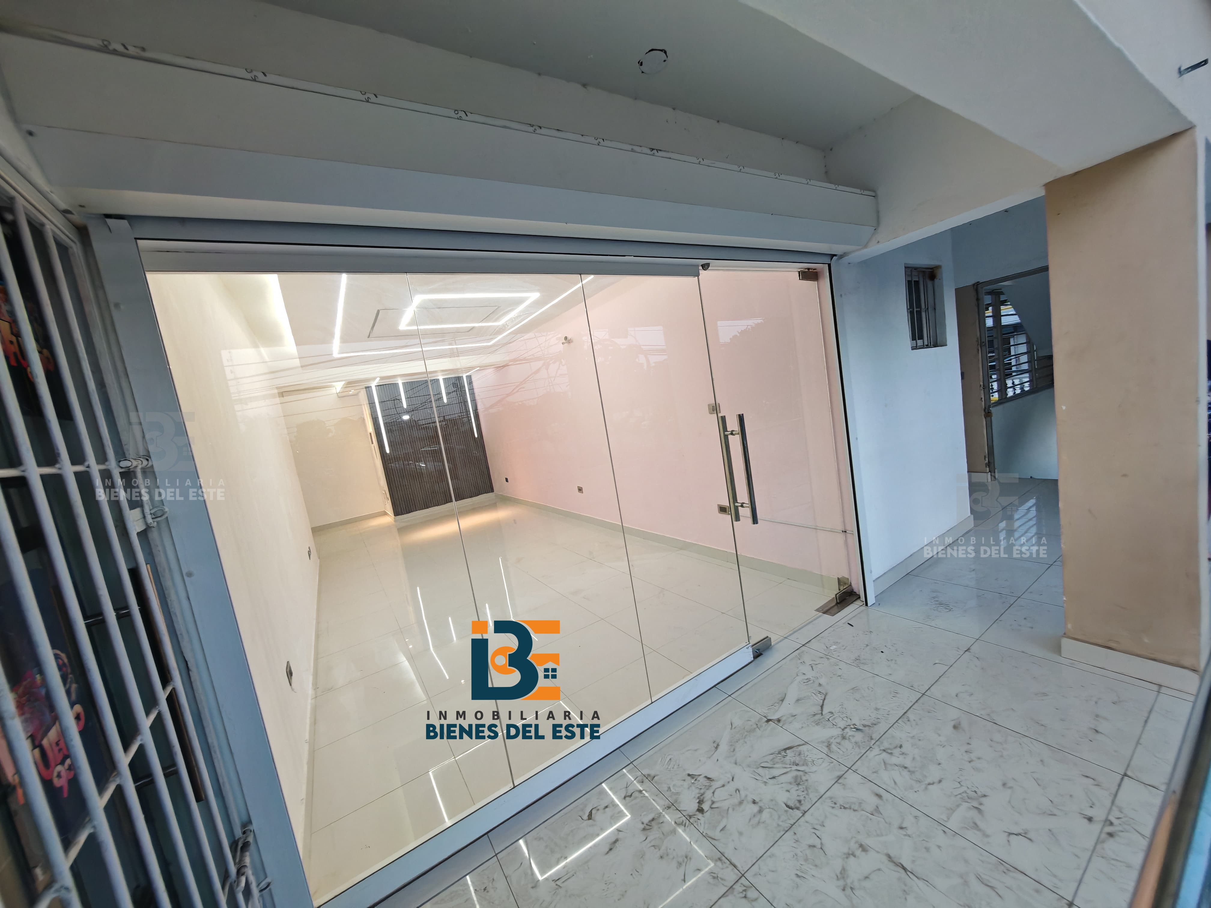 oficinas y locales comerciales - Se Renta Local Comercial en Barrio México SPM. 2