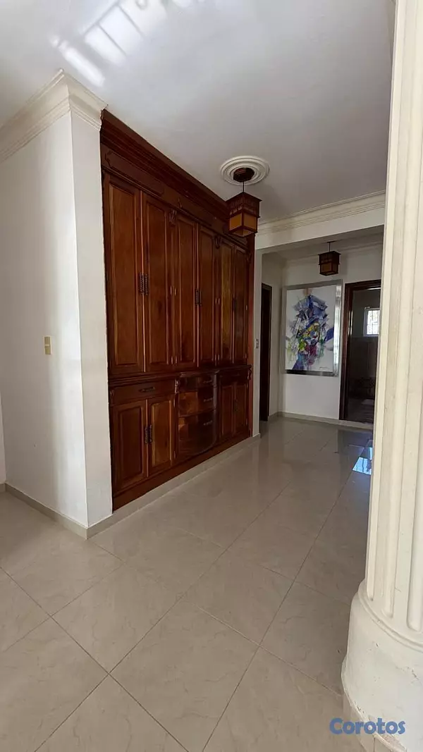 casas -  Oportunidad Única: Amplia Casa en Los Cerros  por US$285,000  8