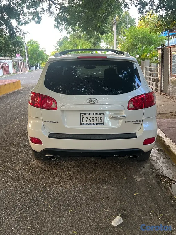 jeepetas y camionetas - Hyundai Santa Fe, muy buenas condiciones y buen precio  13