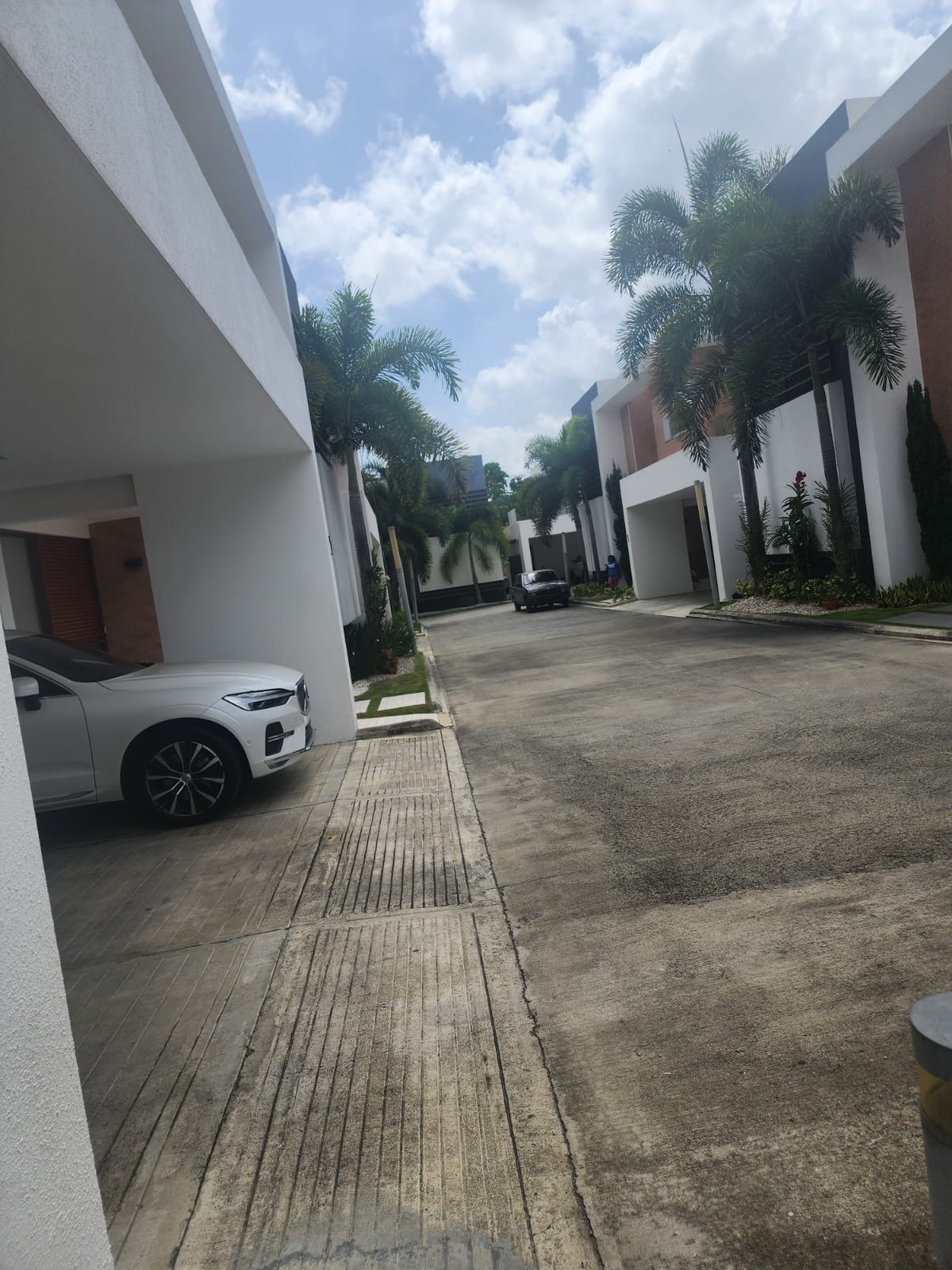 casas - Vendo hermosa moderna casa de dos niveles Arroyo h 9