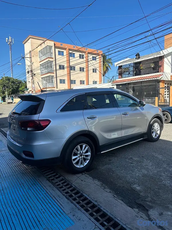 jeepetas y camionetas - Kia Sorento LX 2020 9